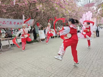 樱你而来    满园芳菲